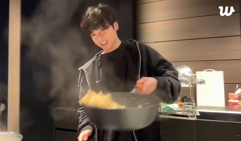 We love seeing Jungkook cook on his livestreams